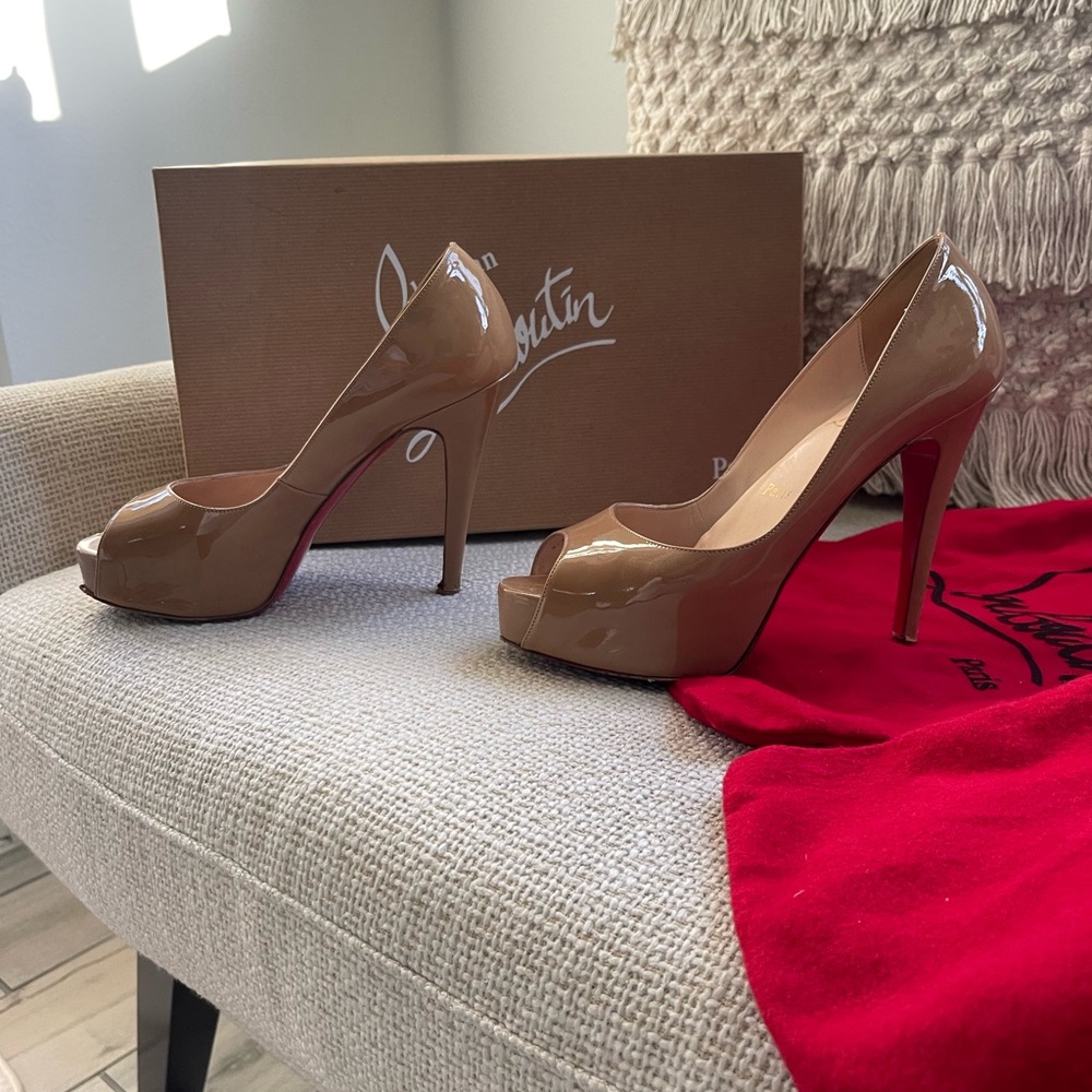 Christian Louboutin super high sexy peep toe in camel